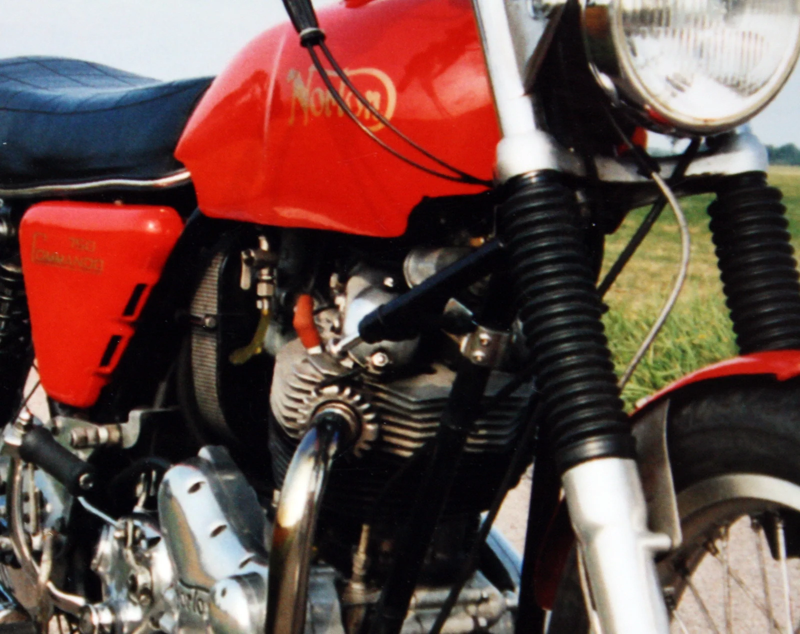 Side cover over oil tank