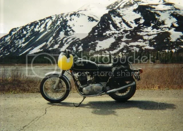 What does the well dressed commando rider wear