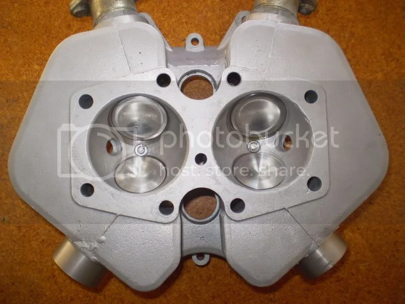 Bathtub combustion chambers