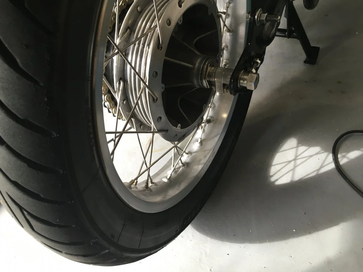 19 Vs 18 Wheels (2015)