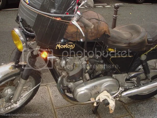 A Norton rats in Paris