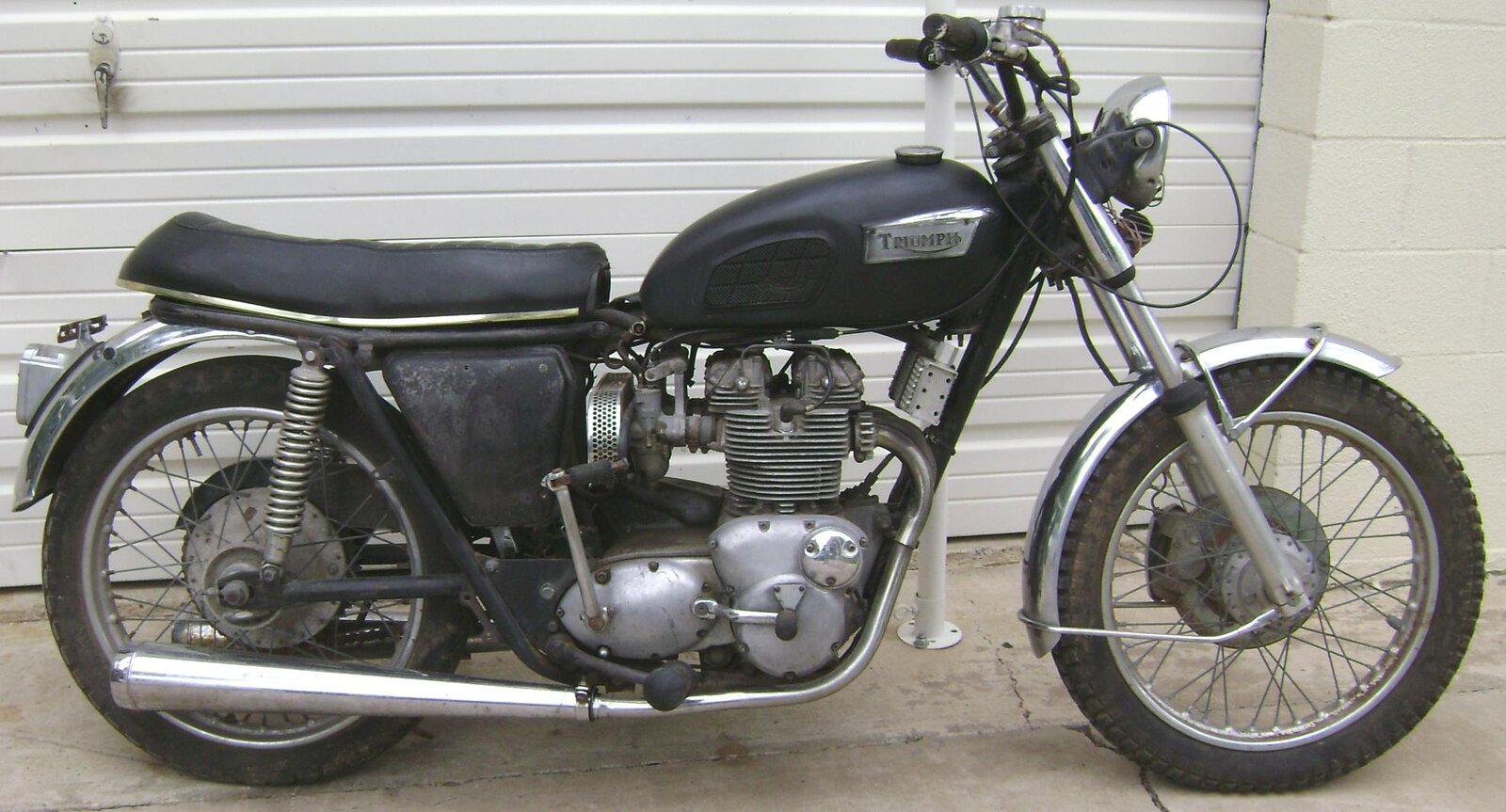 Pictures of your Triumph T160 or similar .