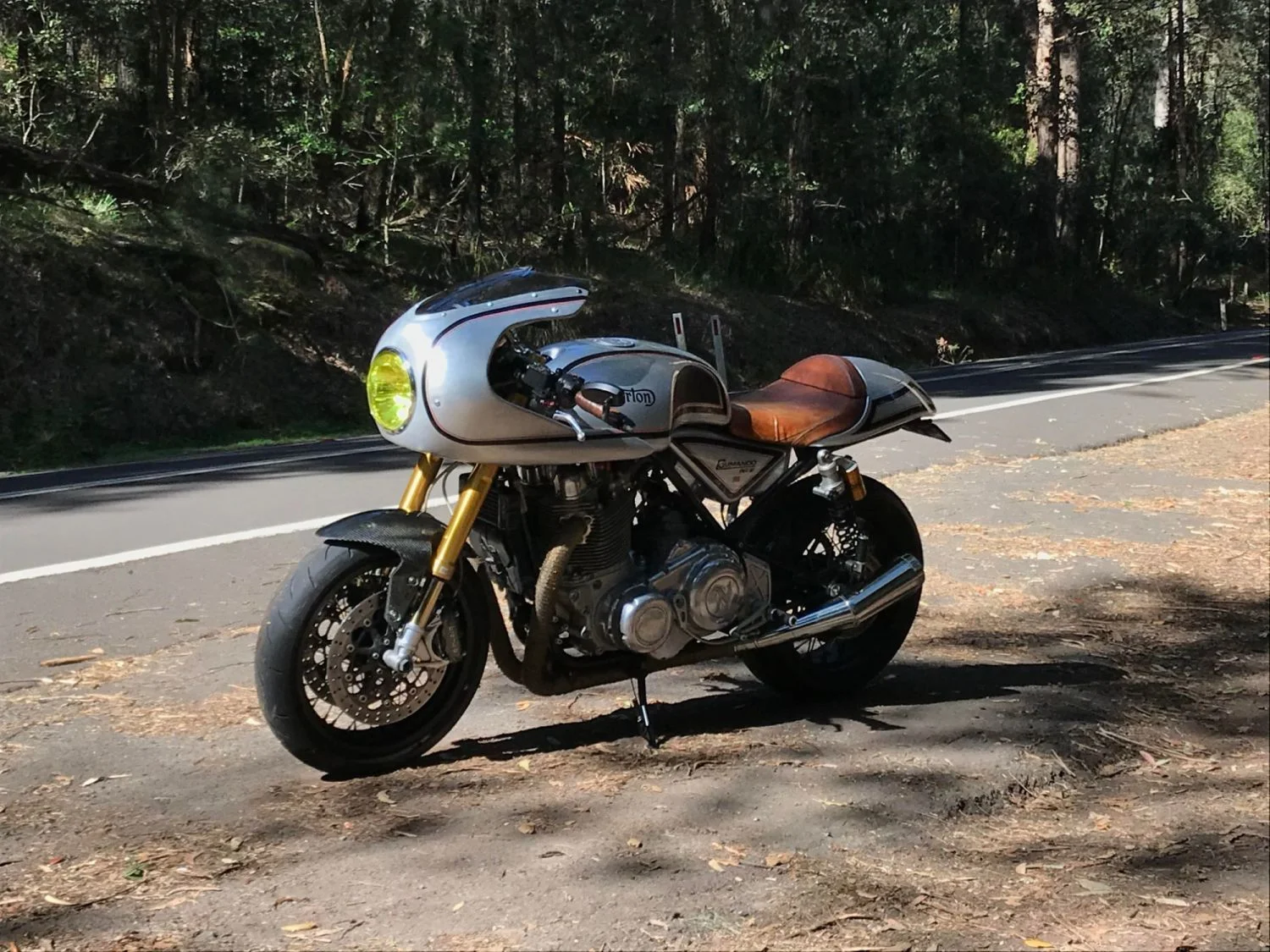 Triumph Thruxton Fairing fitted to Norton 961 - I want one (a lot)!