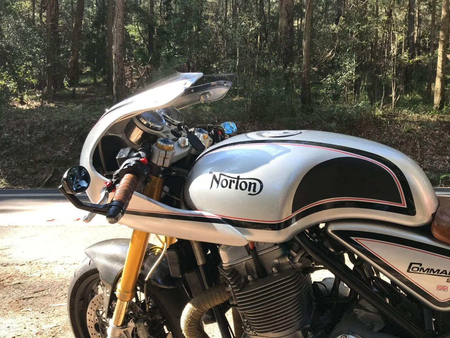 Triumph Thruxton Fairing fitted to Norton 961 - I want one (a lot)!