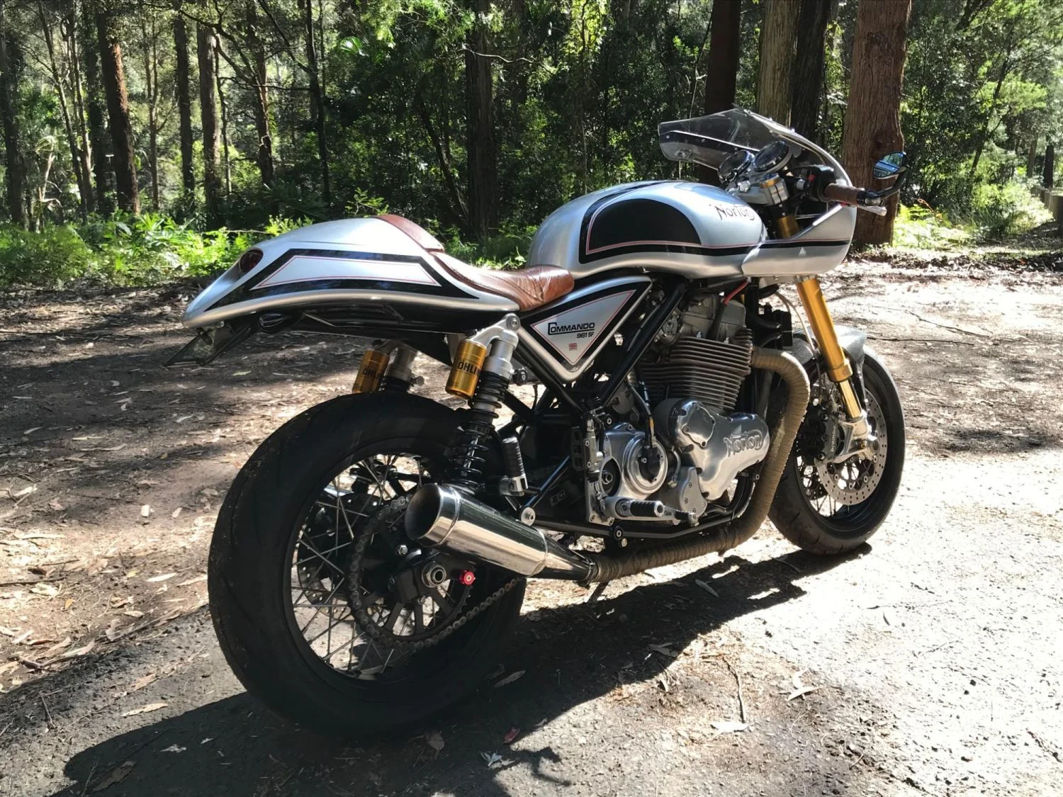 Triumph Thruxton Fairing fitted to Norton 961 - I want one (a lot)!