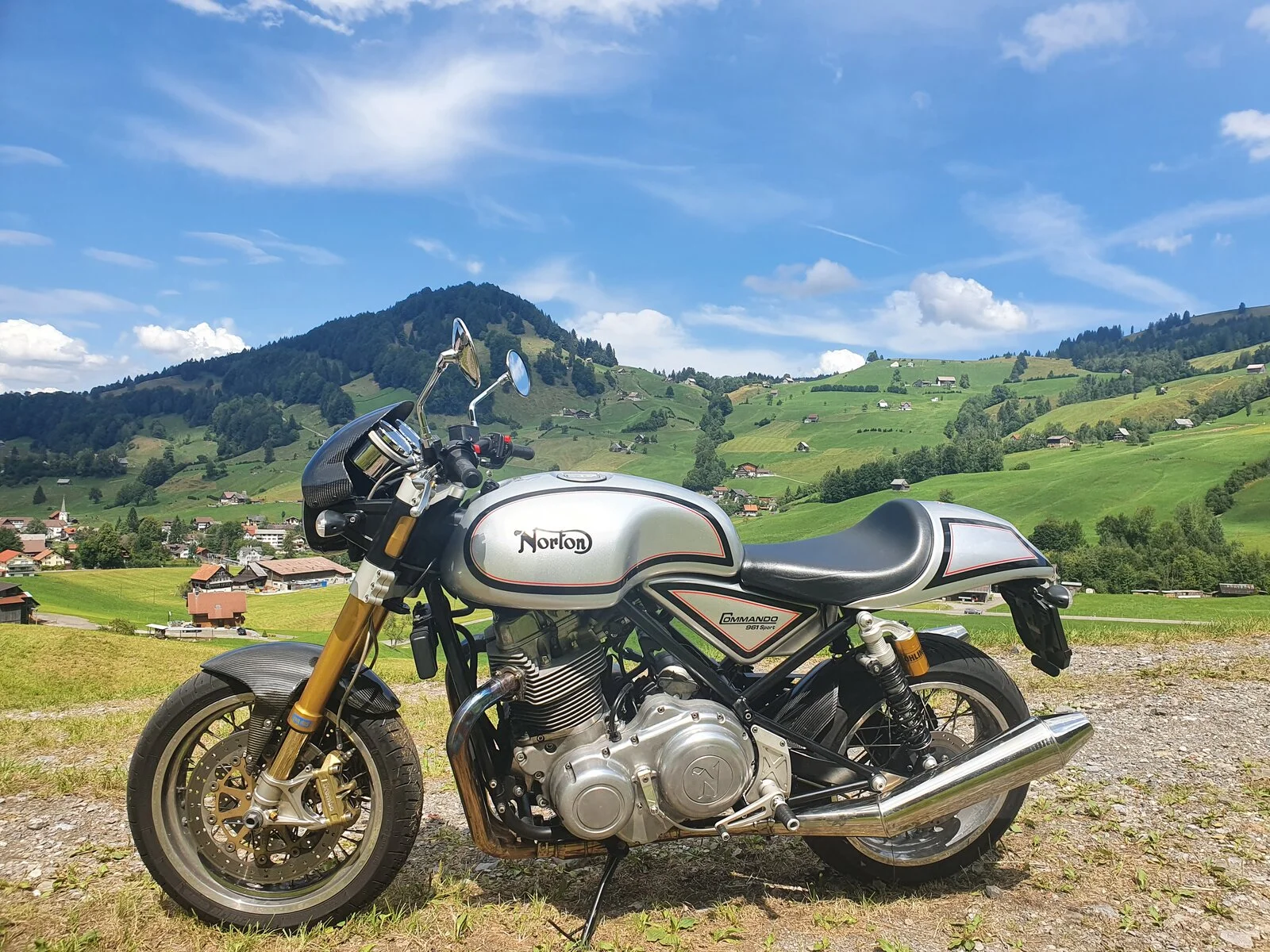 Pictures of your Norton 961