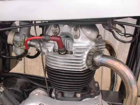 Norton 650ss oil feed modification