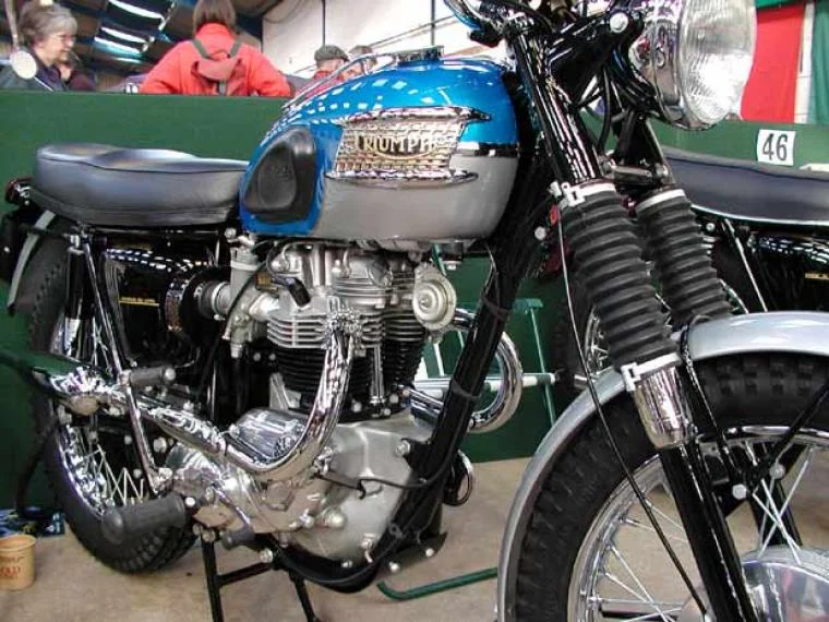 TRIUMPH T 120 TT / T 120 C .