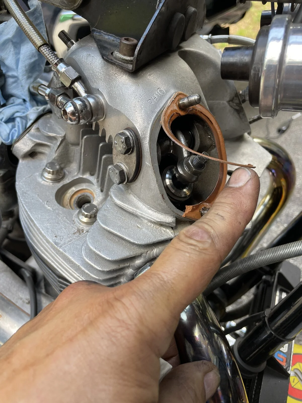 Changing gearbox outer cover gasket