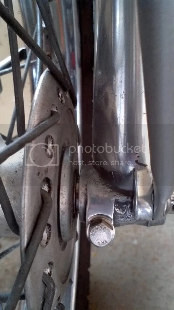 Gap in front axle (2012)