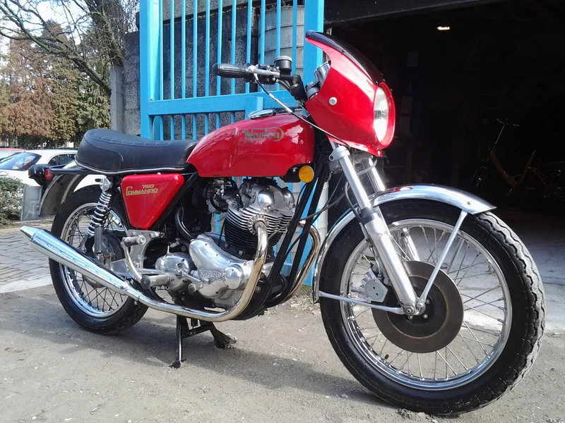 Pictures of your Norton Commandos