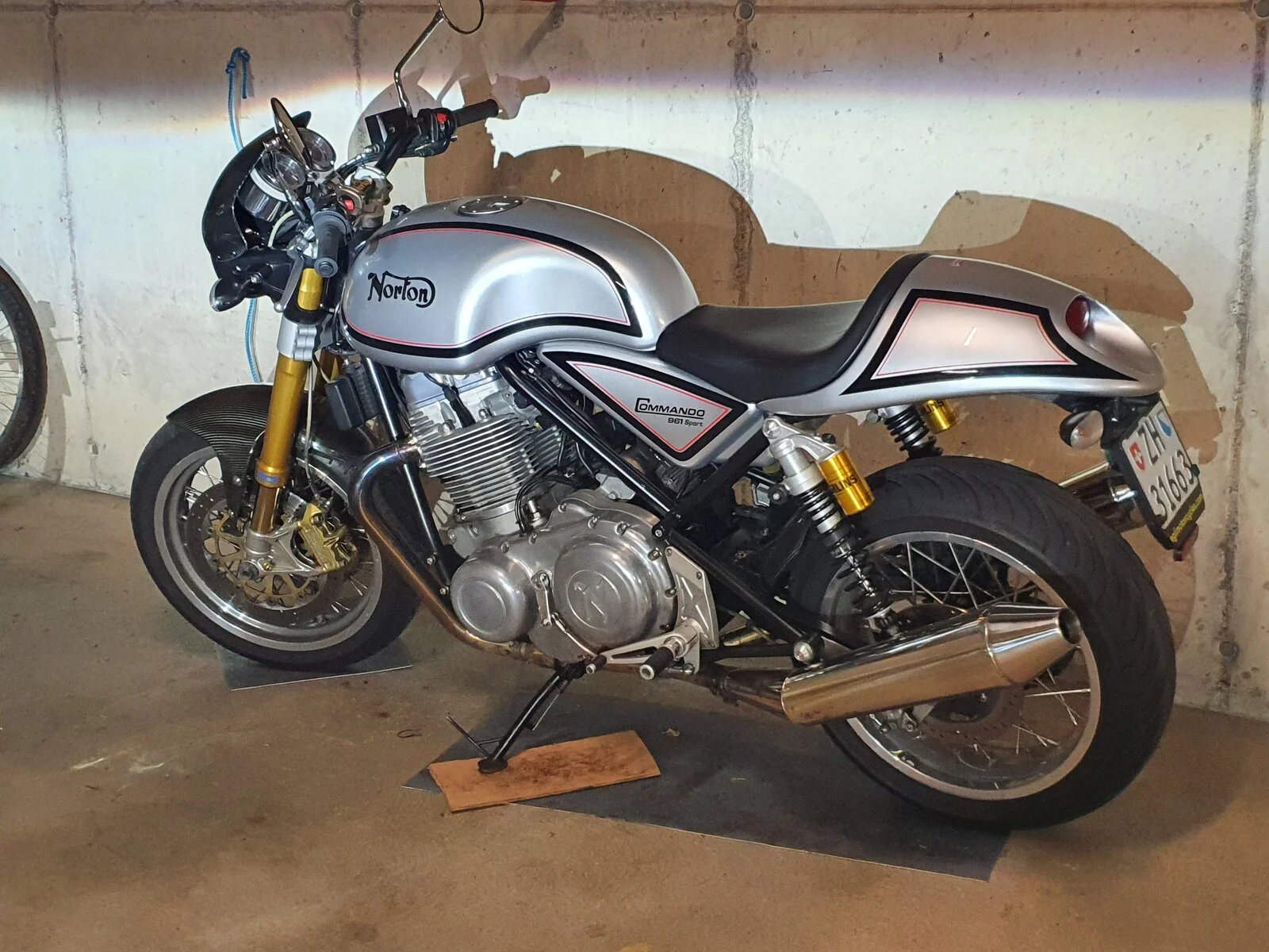 Pictures of your Norton 961