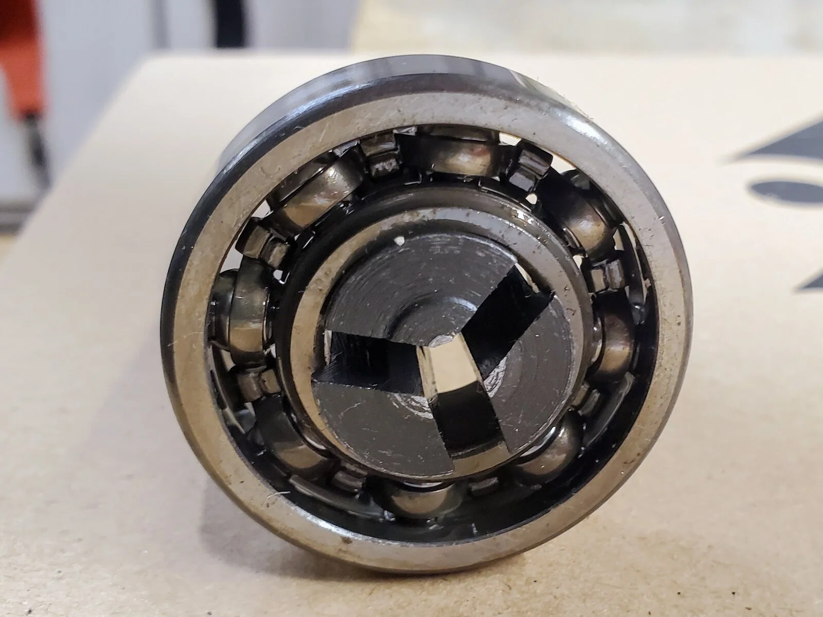 Techniques and tools to remove gearbox layshaft bearing