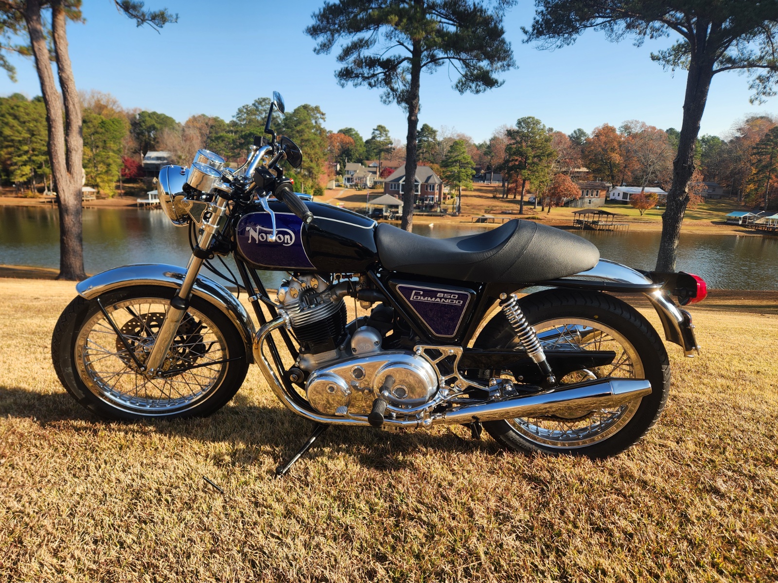 Pictures of your Norton Commandos