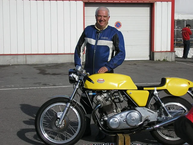 Road Racing a Norton Commando