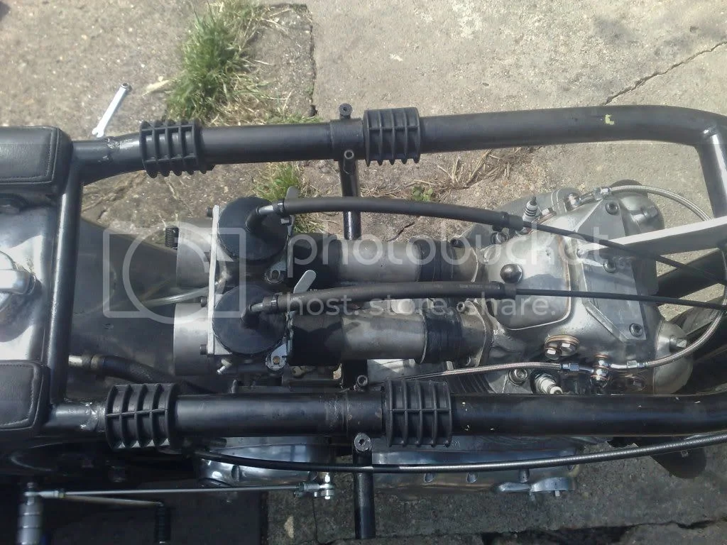 Camshaft tunnel big camshafts