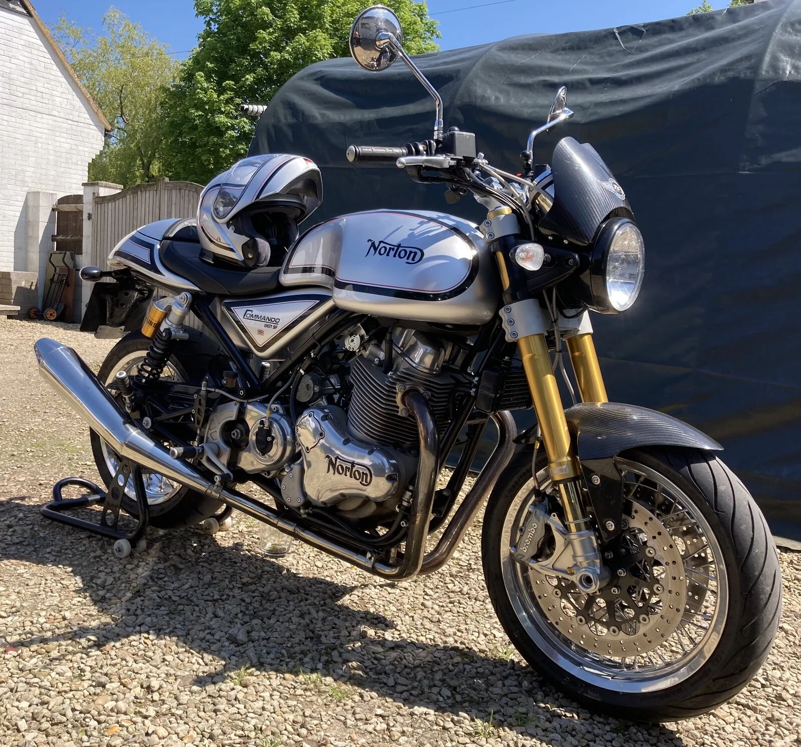 Pictures of your Norton 961