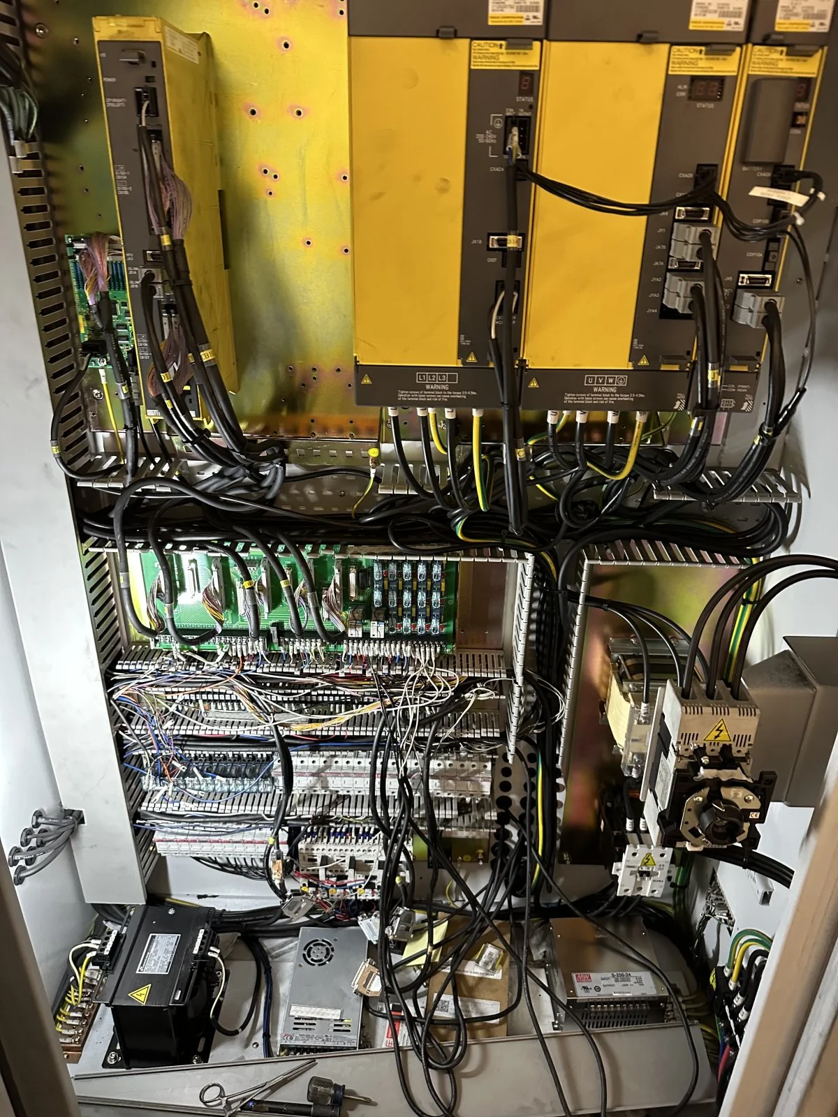 Who makes an oil pressure gage kit?