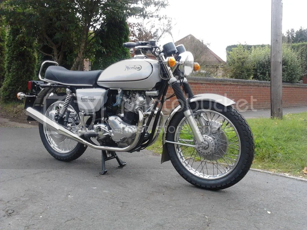 Pictures of your Norton Commandos