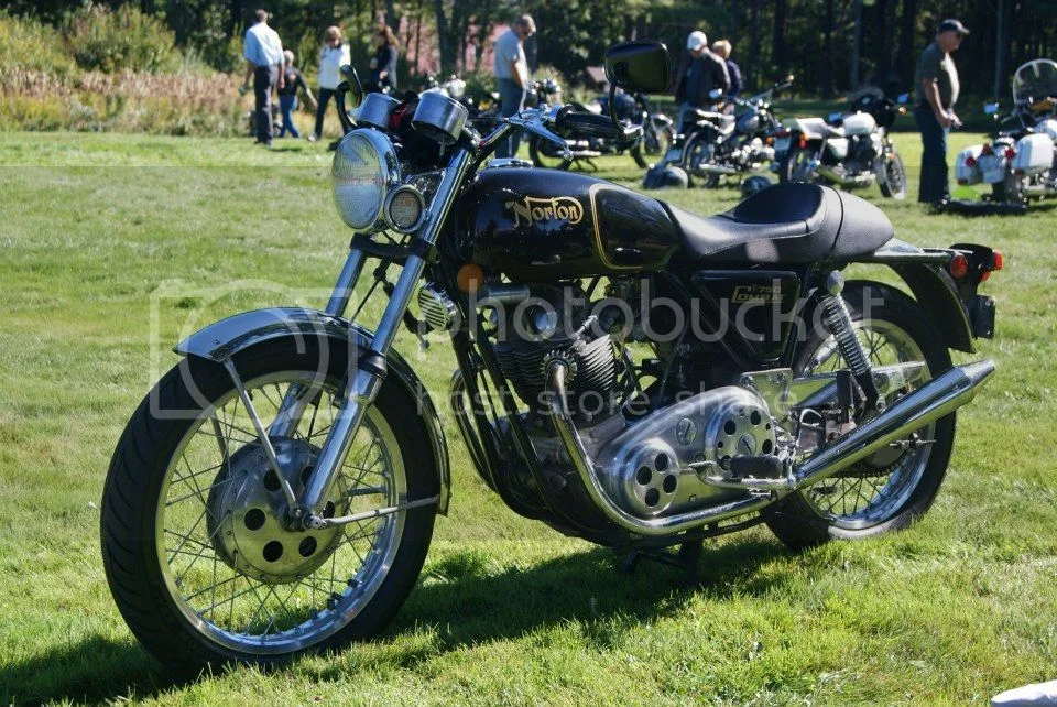 Pictures of your Norton Commandos