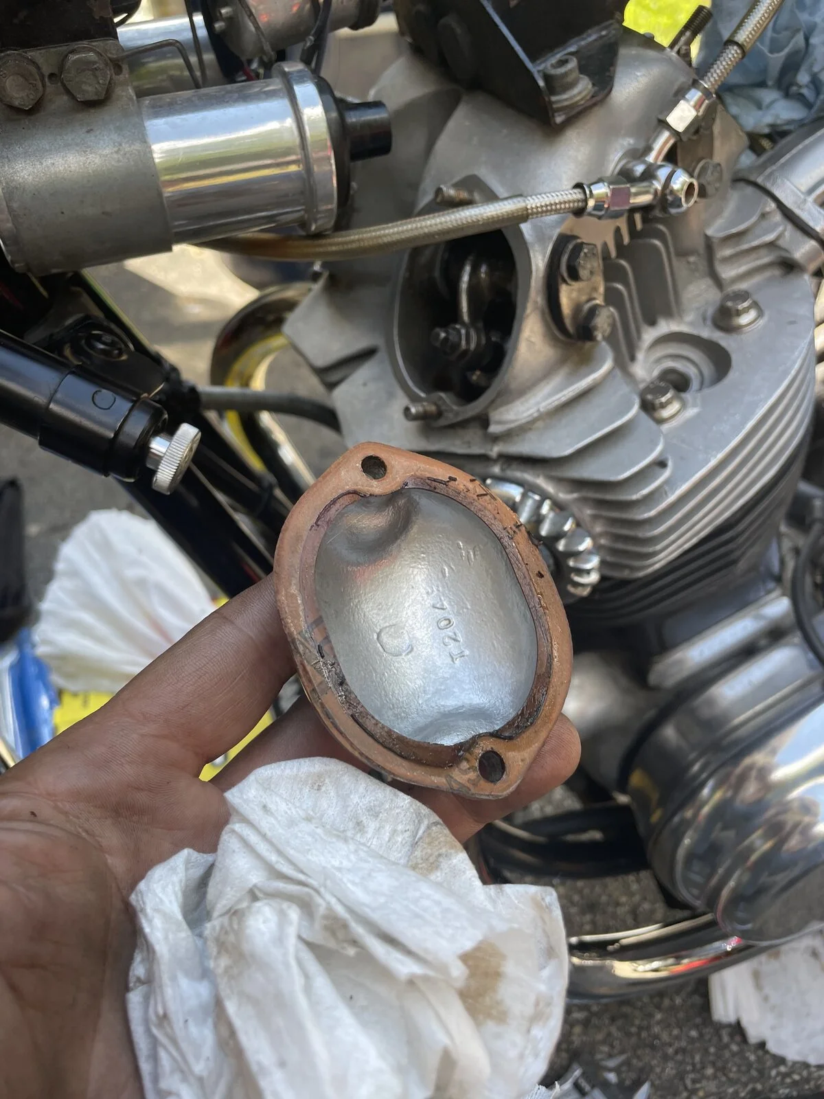 Changing gearbox outer cover gasket