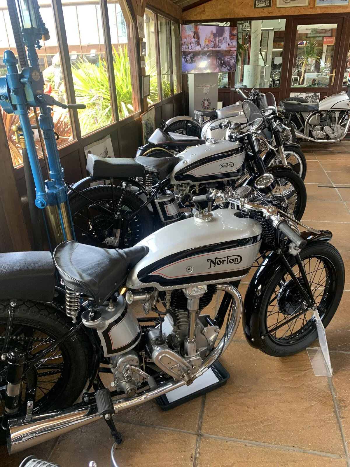 Pictures of your Norton 961