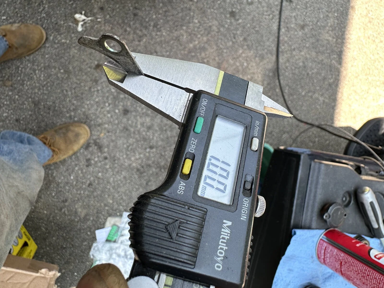 Engineering compromises leading to exhaust threads stripped (2012)