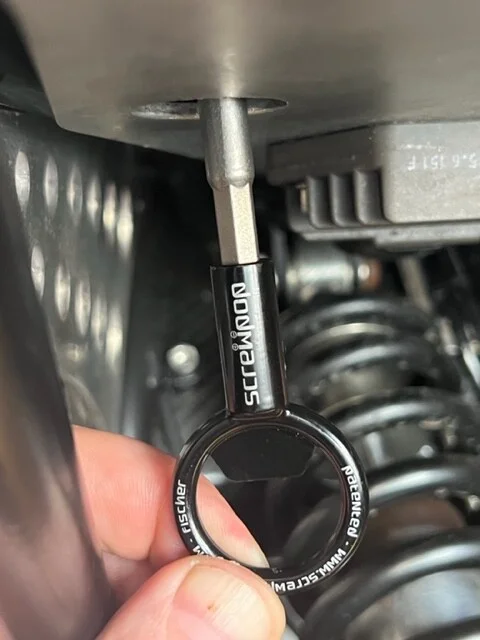 On the road Dominator 961 Tail Removal