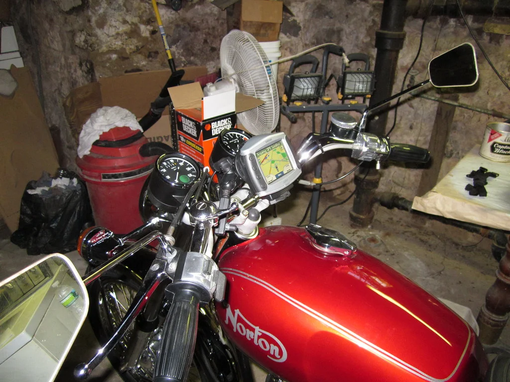 iPhone (IOS app for 'motorcycle roads' ?