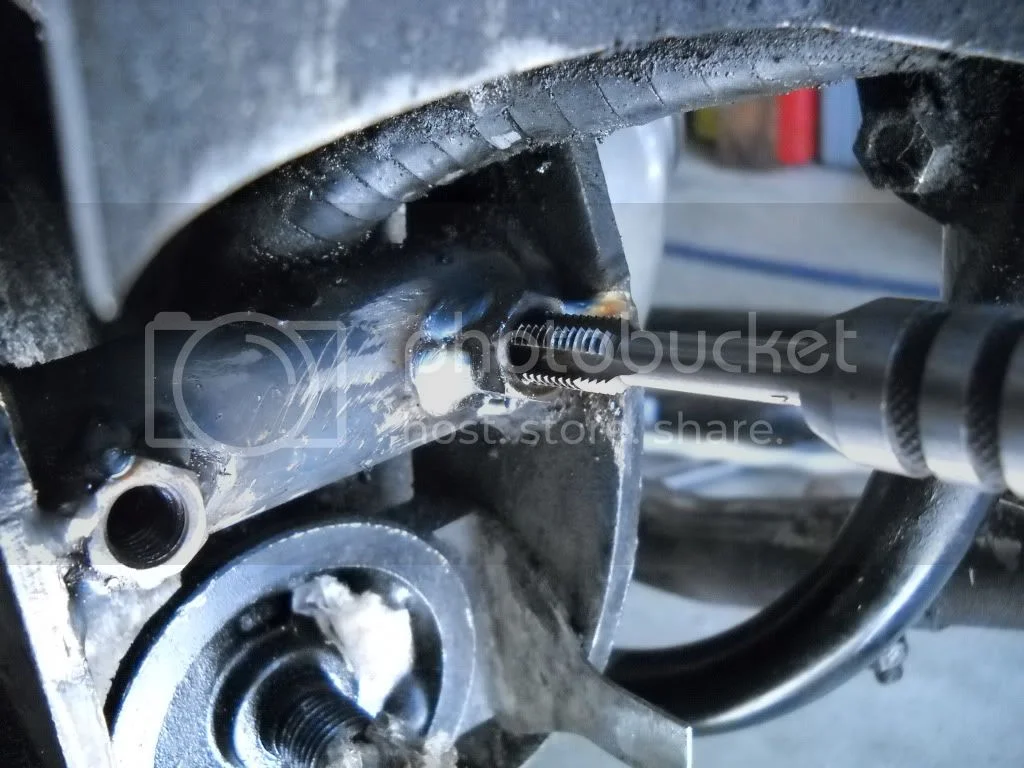 1975 Mk. III Handlebar shakespeed wobble. Access Norton