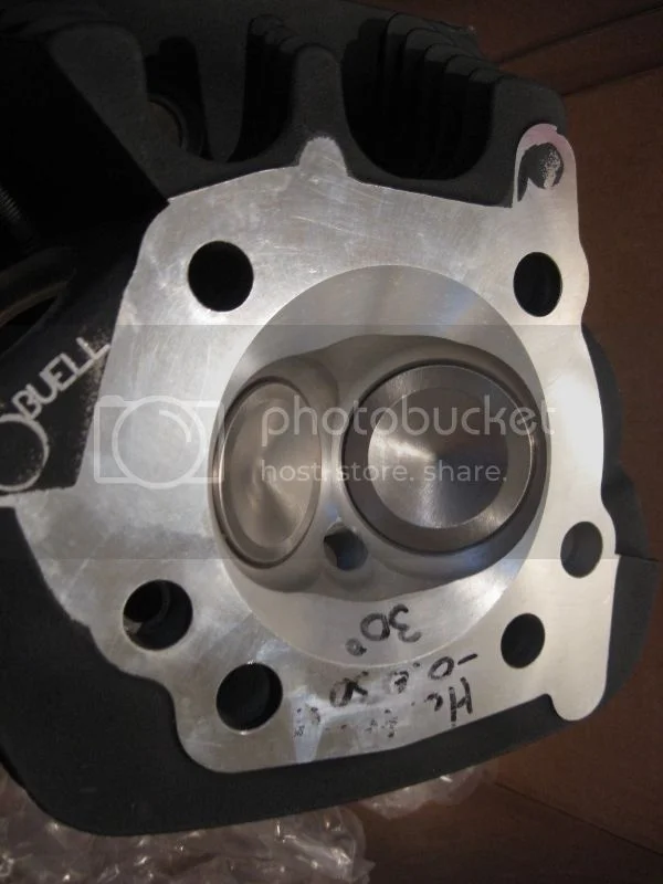 Bathtub combustion chambers