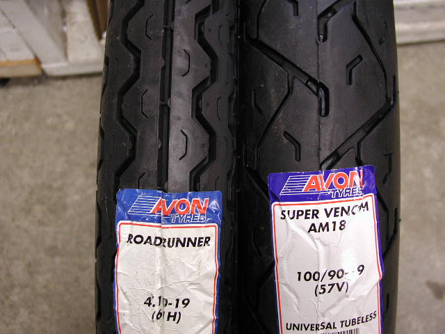 Period tires:  Dunlop TT100 vs Avon Roadrunner