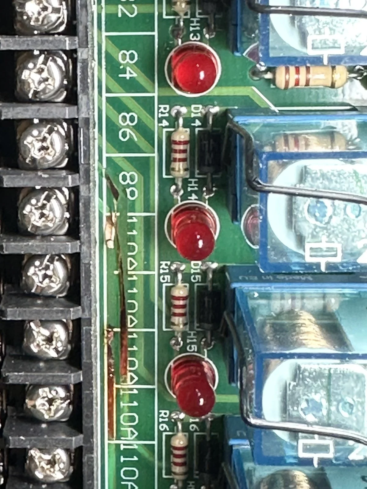 Who makes an oil pressure gage kit?