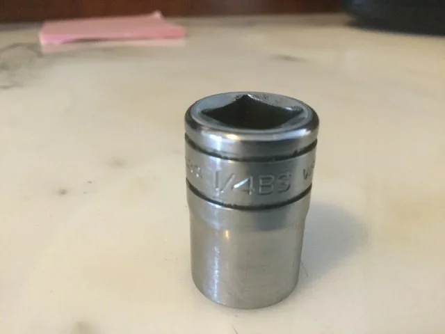 3 head bolts/nuts front n' center