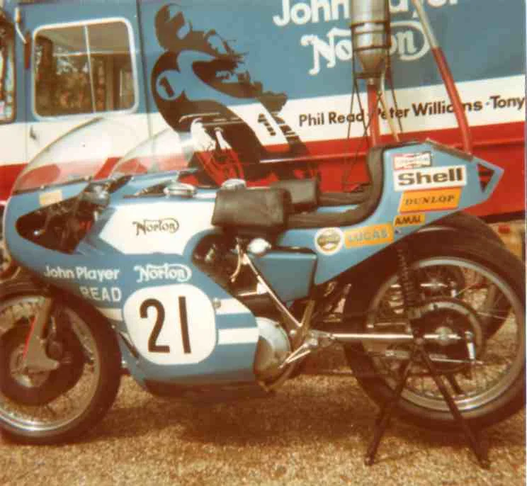 72 JPN  F 750 . Commando .