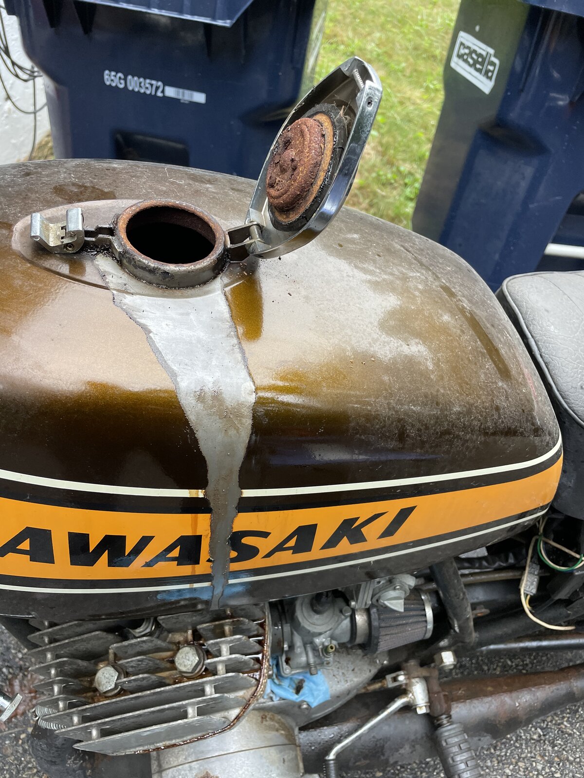 Rusty bike fuel tanks