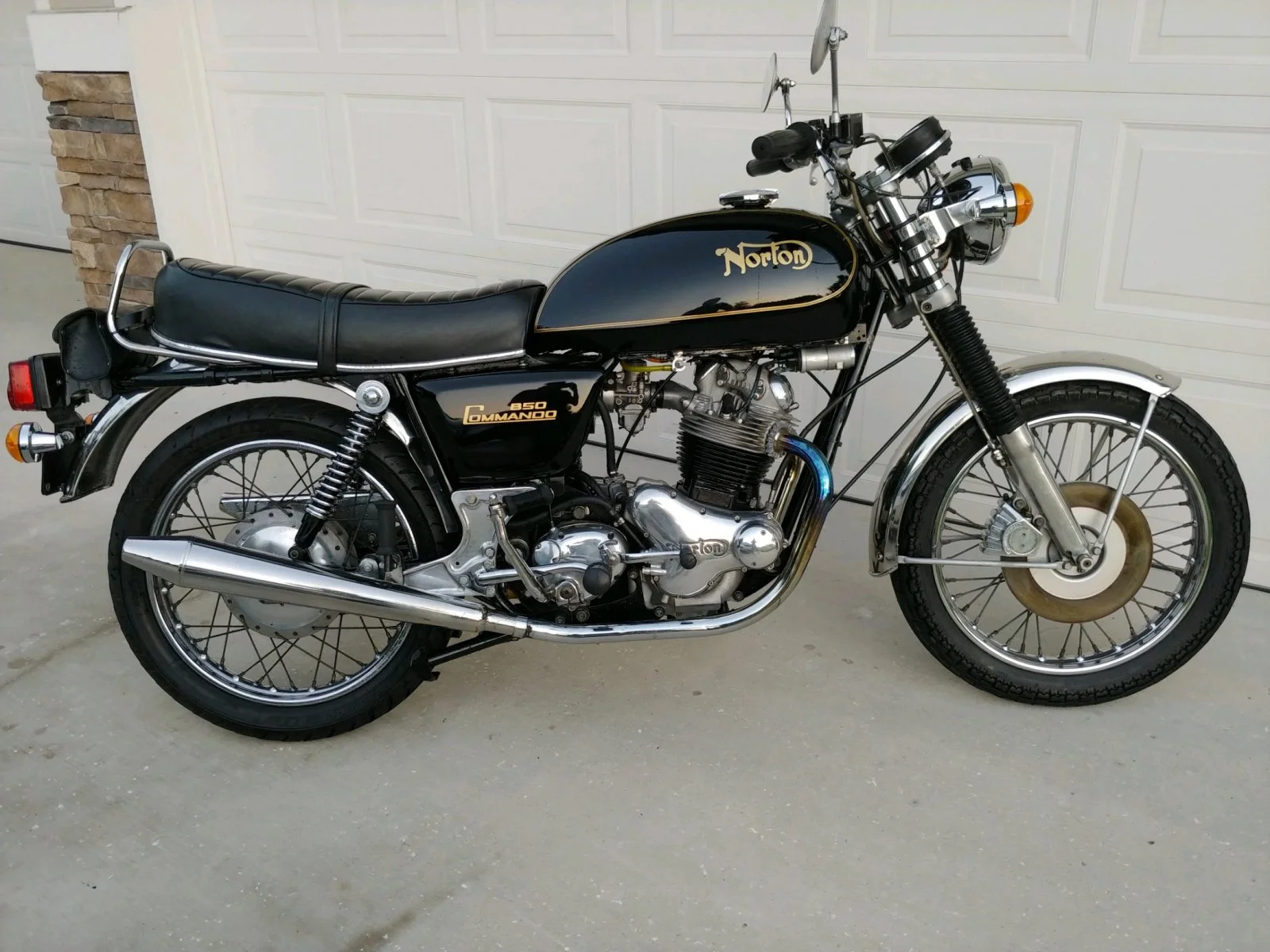 Right angle fuel nipple