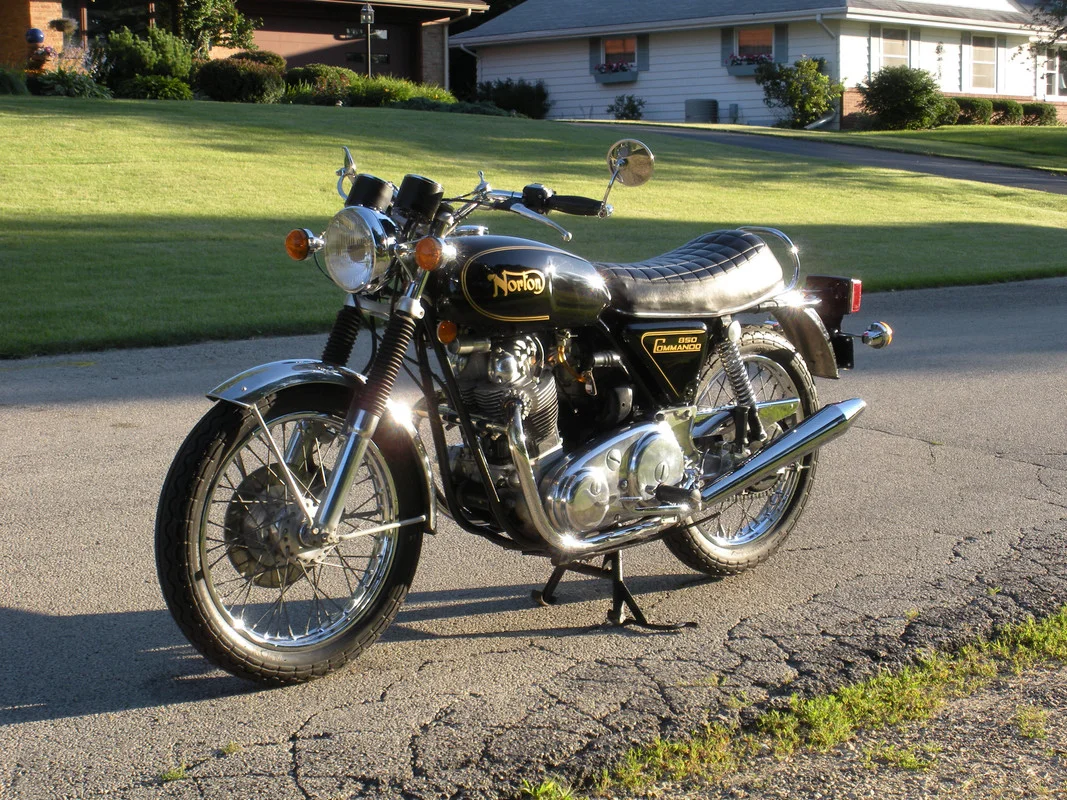 Pictures of your Norton Commandos