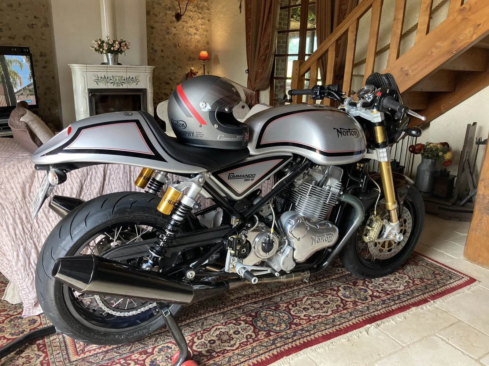 Pictures of your Norton 961