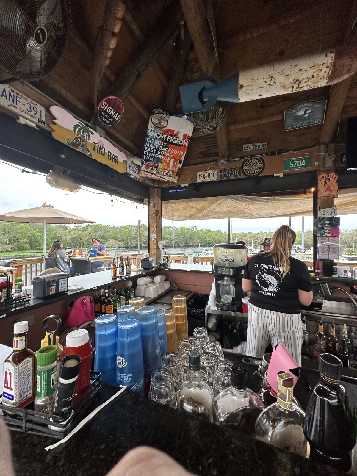 A round of drinks😎