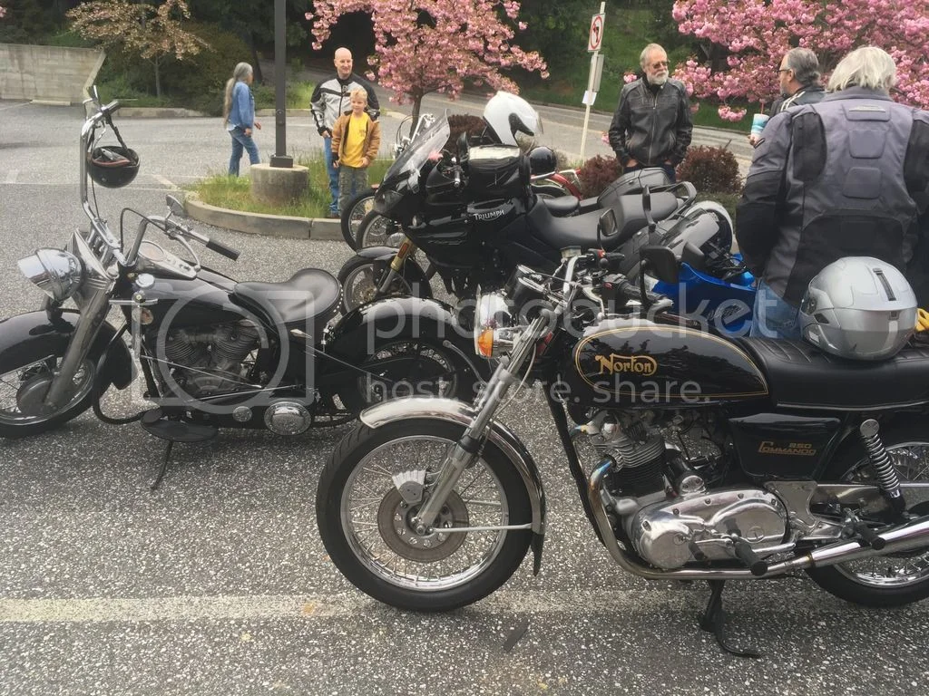 Pictures of your Norton Commandos