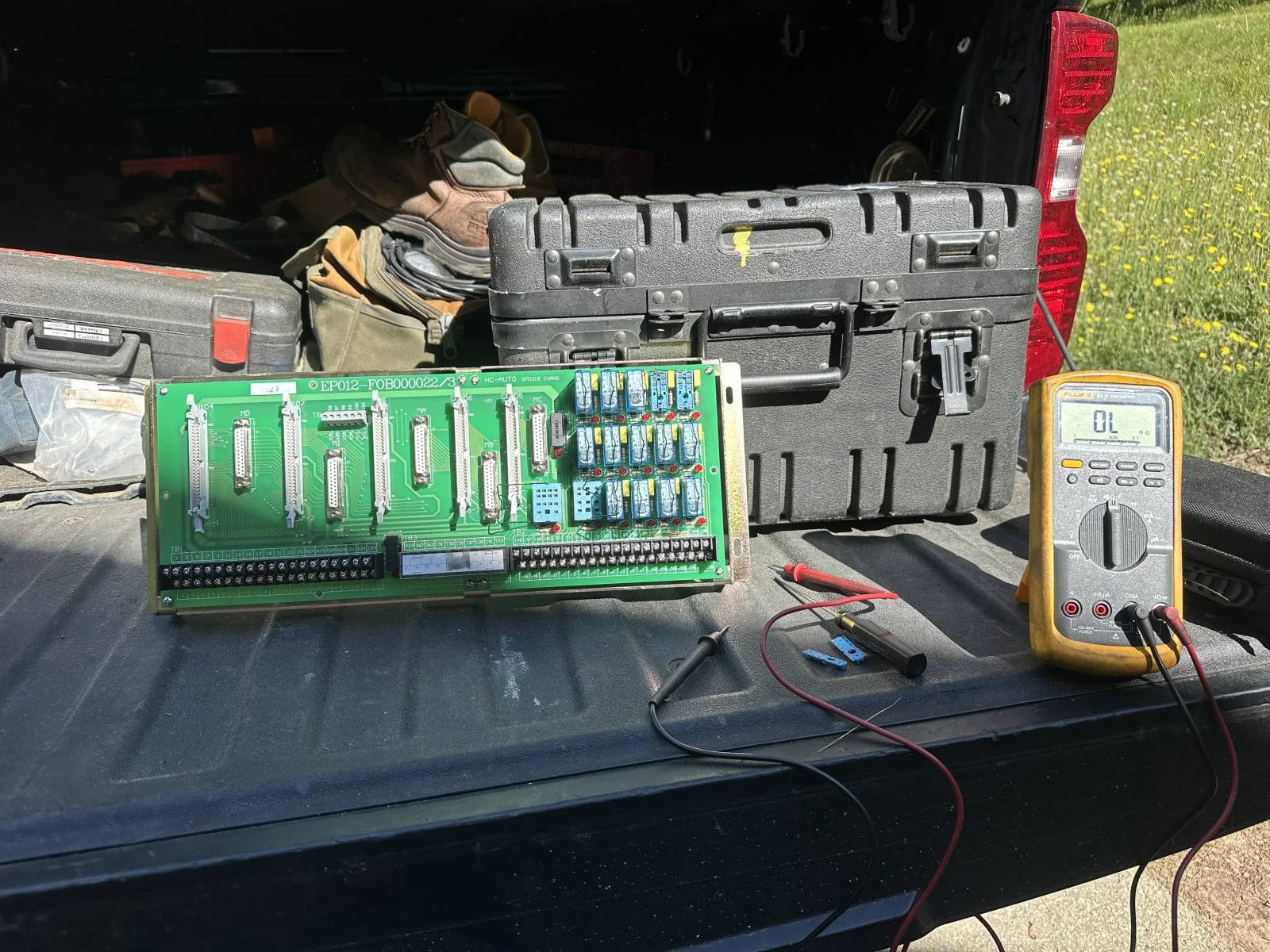 Who makes an oil pressure gage kit?