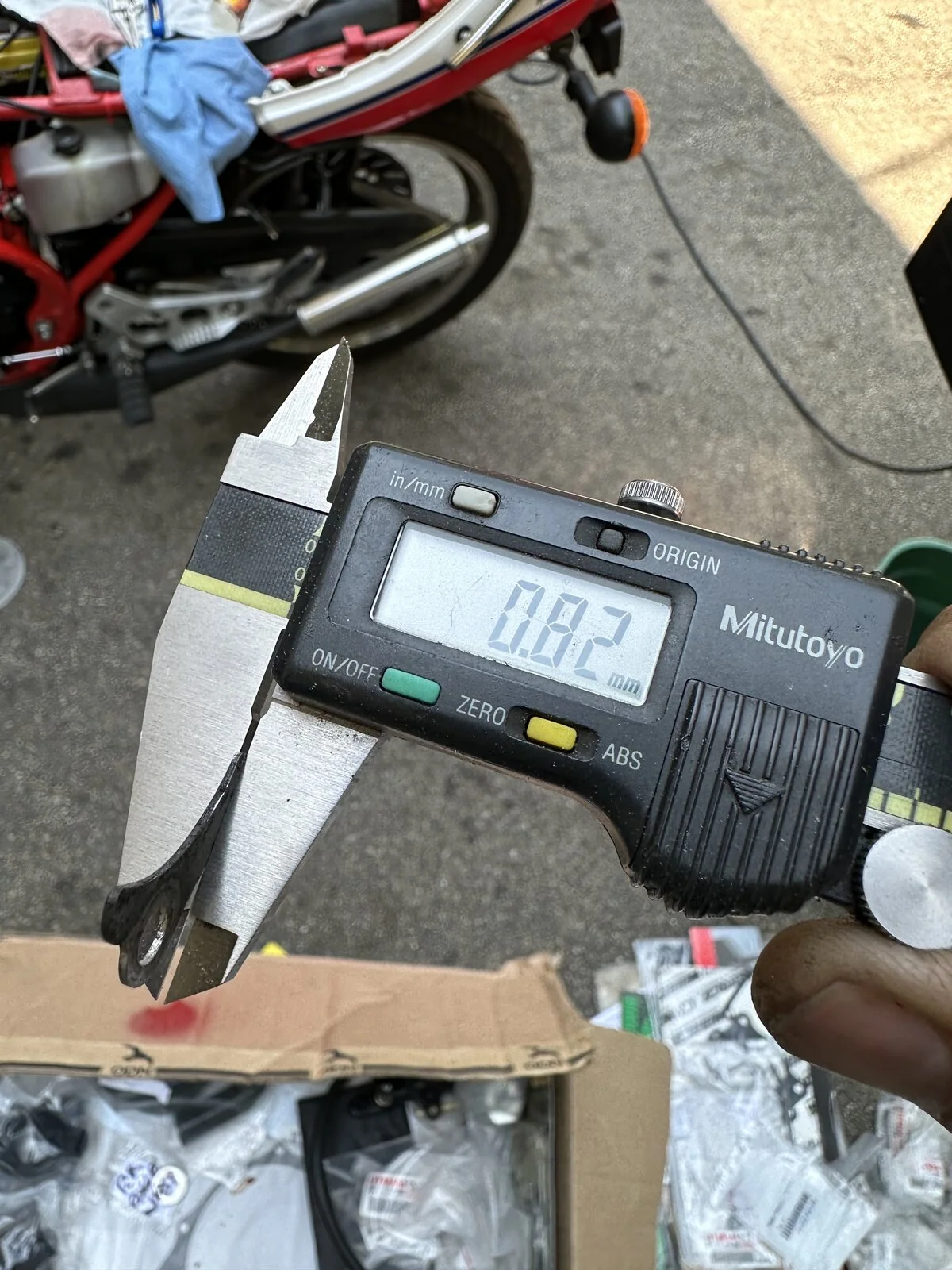 Engineering compromises leading to exhaust threads stripped (2012)