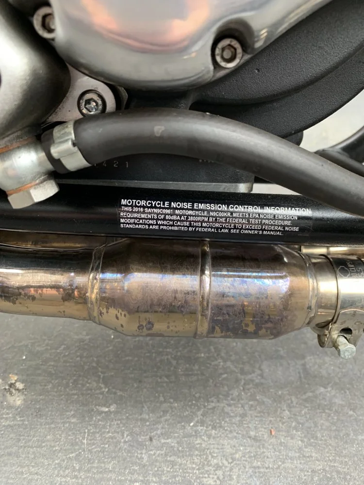 Is this pipe discoloration normal ?