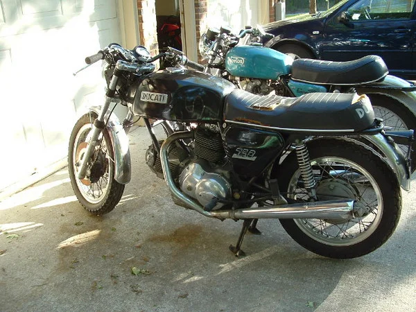 Pictures of your Norton Commandos