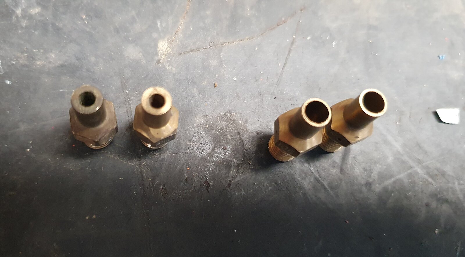 Concentric Needle Jets - found two different jets - same number ?
