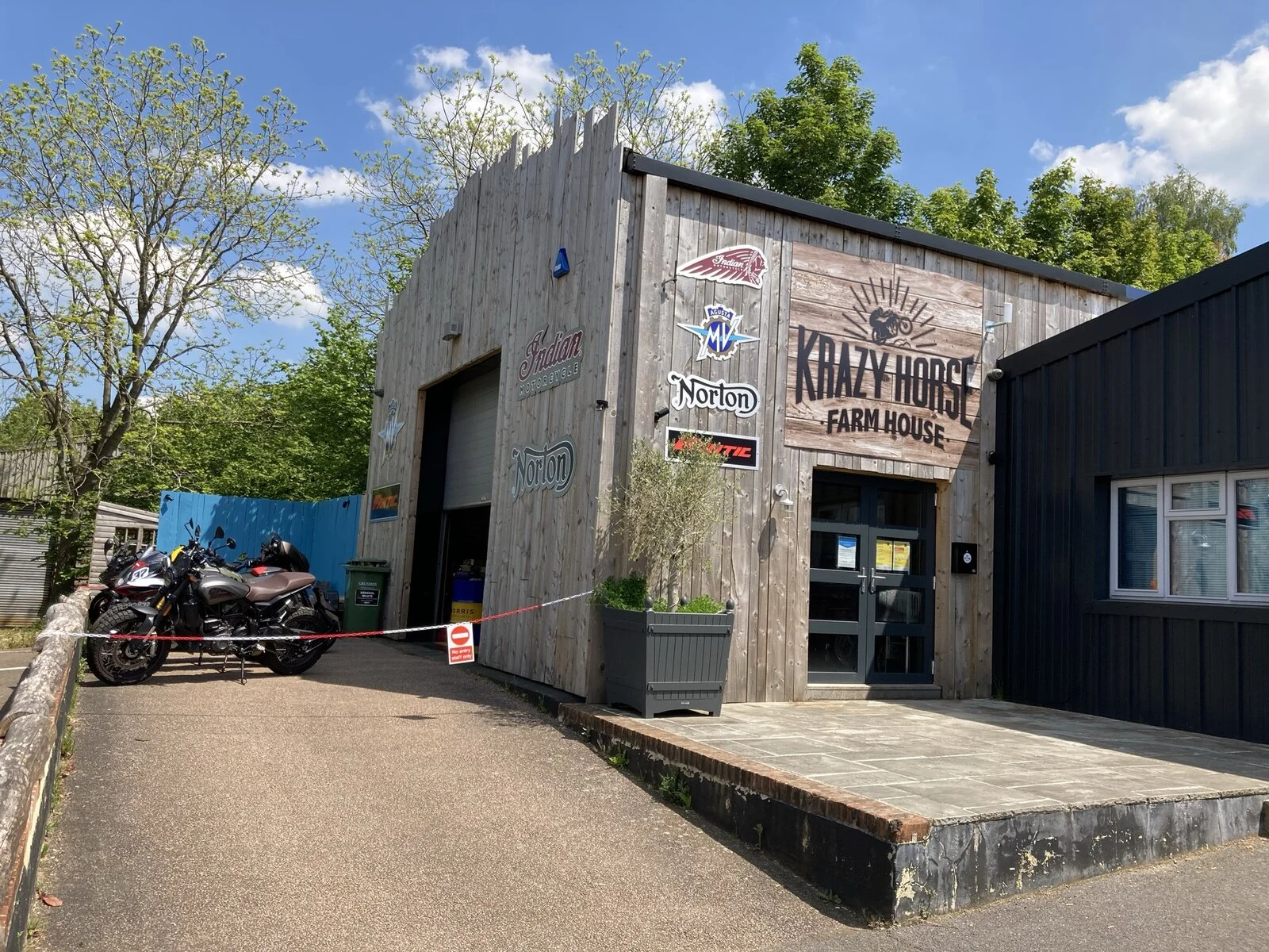 Pictures of your Norton 961