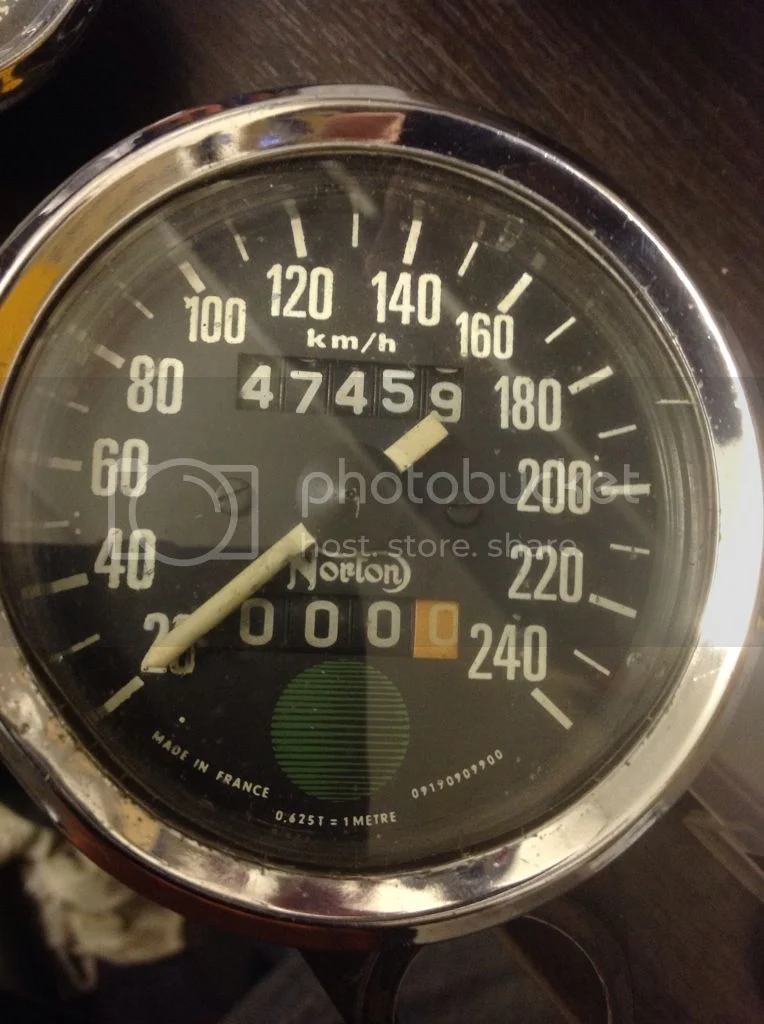 Green dot Speedo 190 km h max! Access Norton