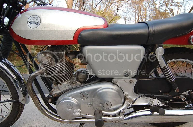 Is this metalflake paintscheme original Norton?