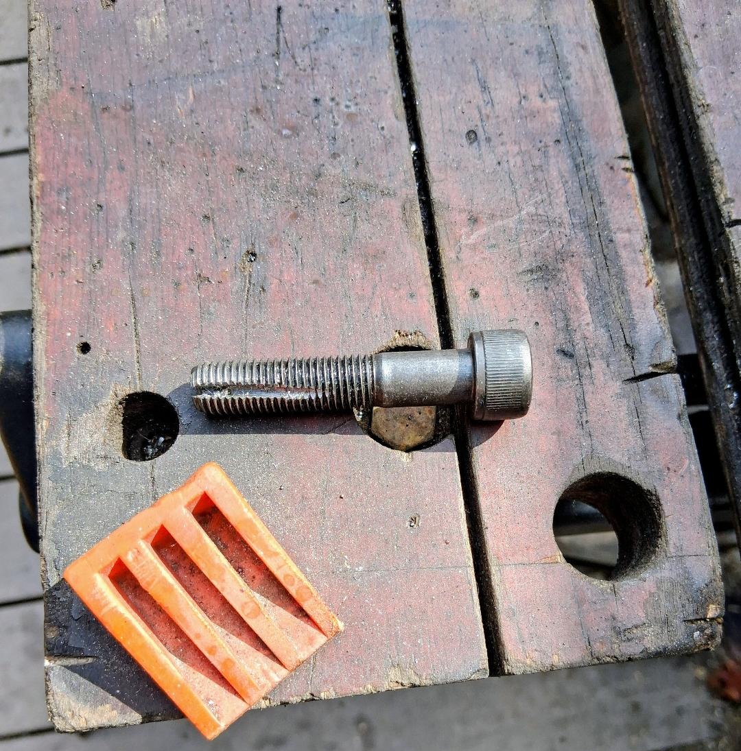 bolt thread chaser.jpg